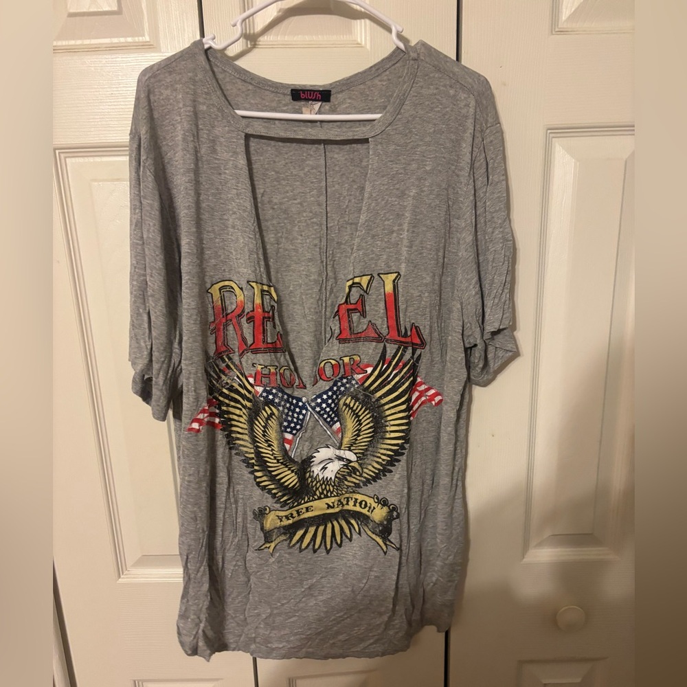 Graphic tee with cutout in the front